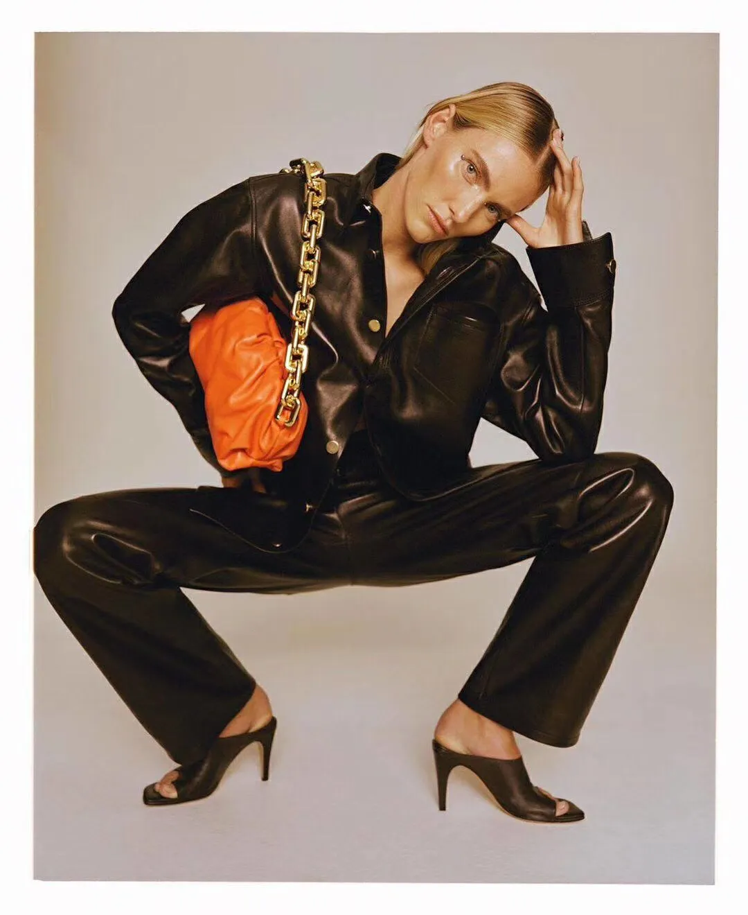 THE CHAIN ​​POUCH is worthy of being the king of fashion exports in Milan. The fairy orange series is cool in capital letters🆒